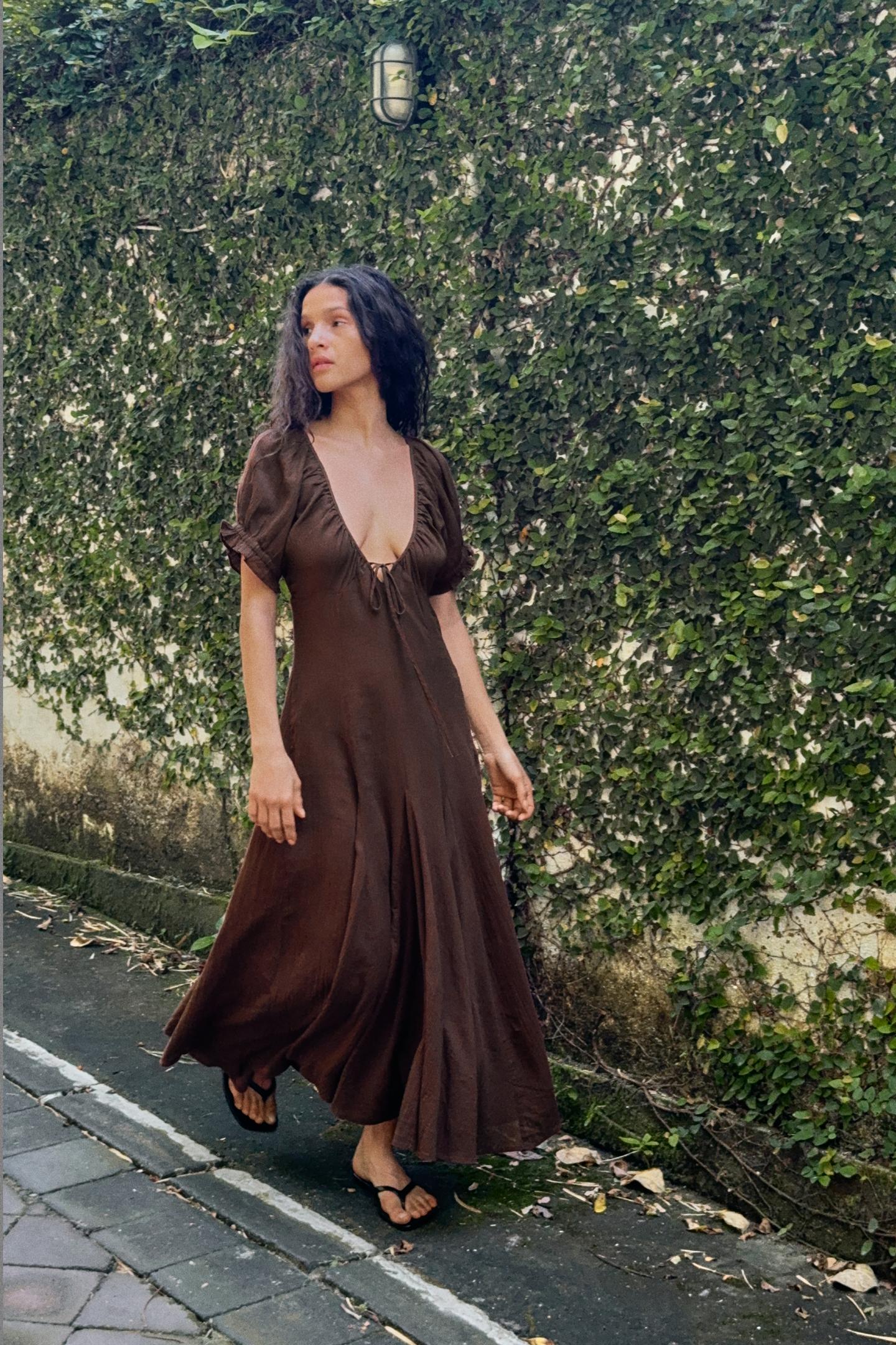 Robe mi-longue en gaze avec godets