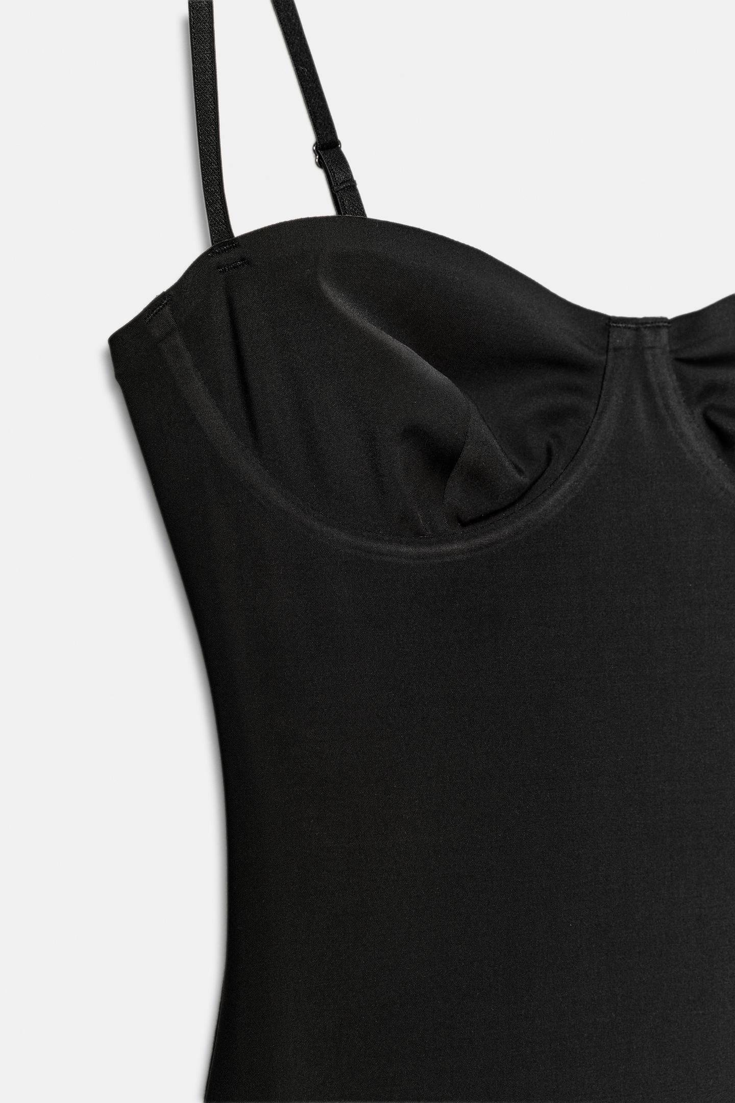 ROBE DÉCOLLETÉ EN CŒUR