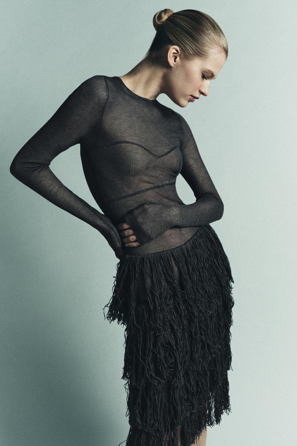 ROBE EN MAILLE FIL MÉTALLISÉ FRANGES