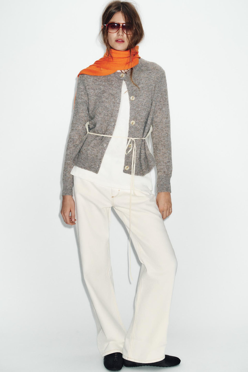 GILET EN MAILLE BIMATIÈRE AVEC CEINTURE