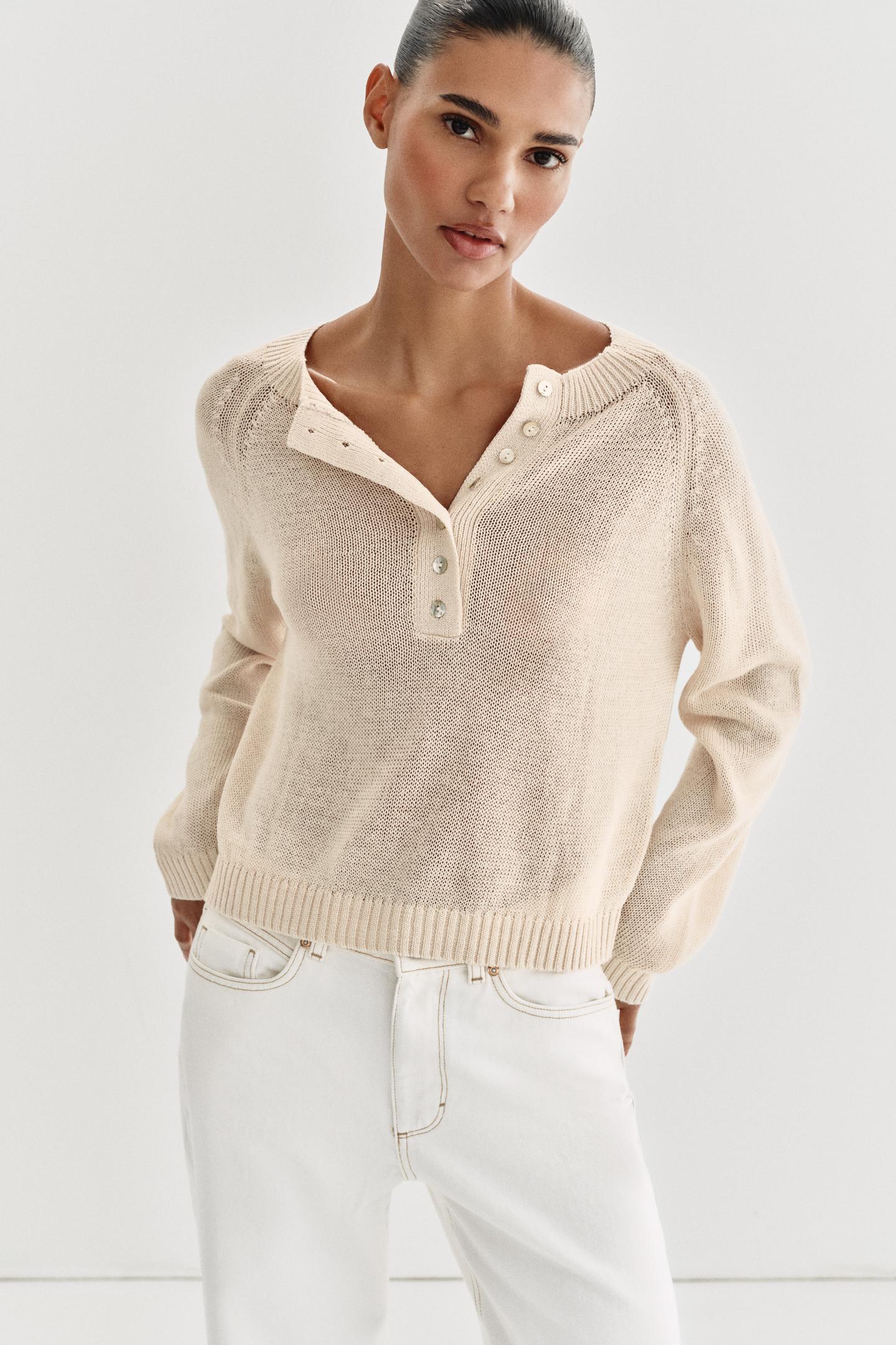 PULL EN MAILLE À BOUTONS