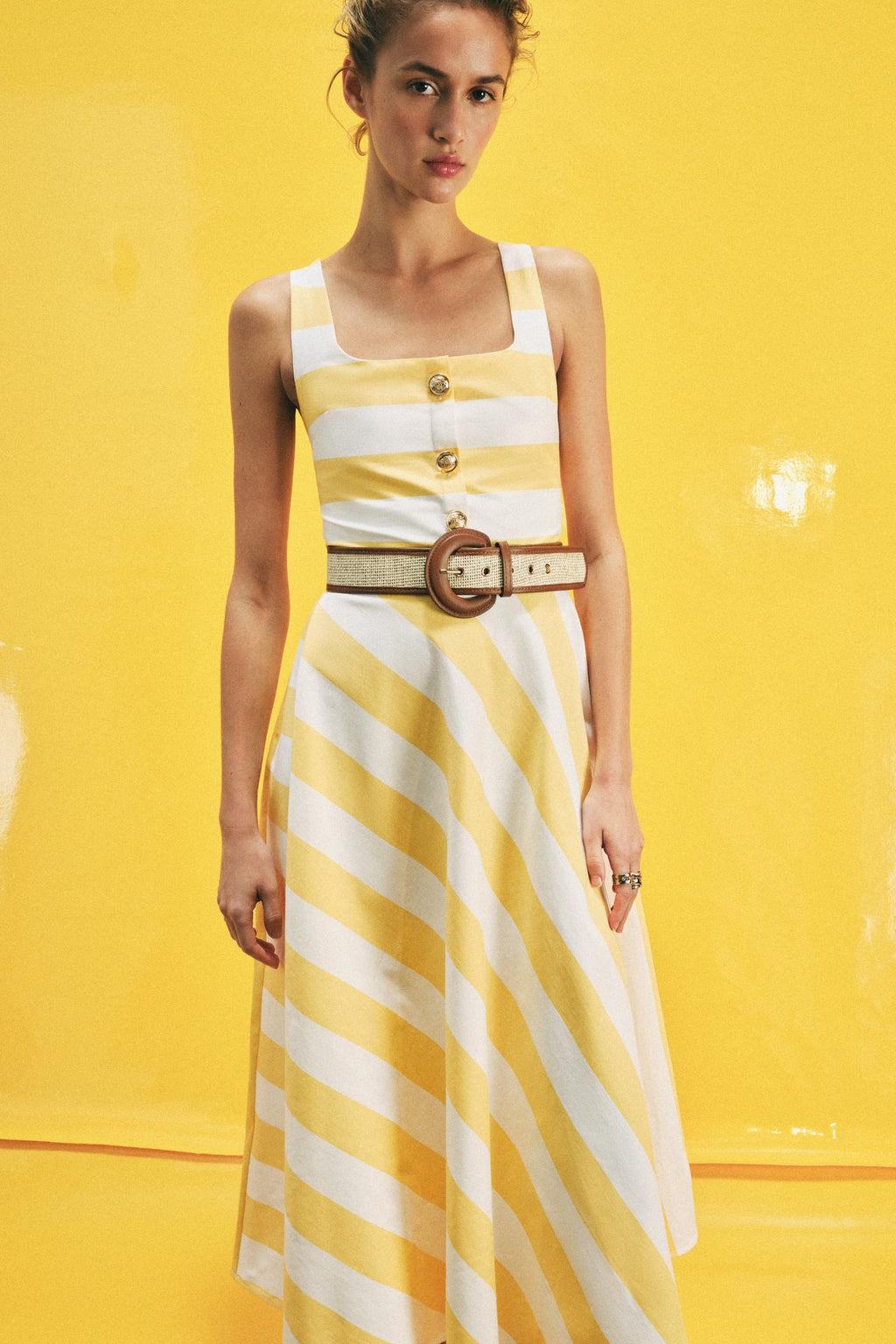 ROBE MI-LONGUE À RAYURES AVEC CEINTURE