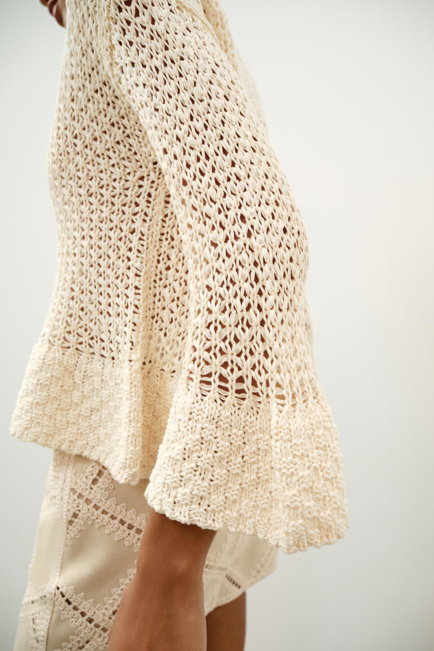 PULL EN MAILLE À VOLANTS