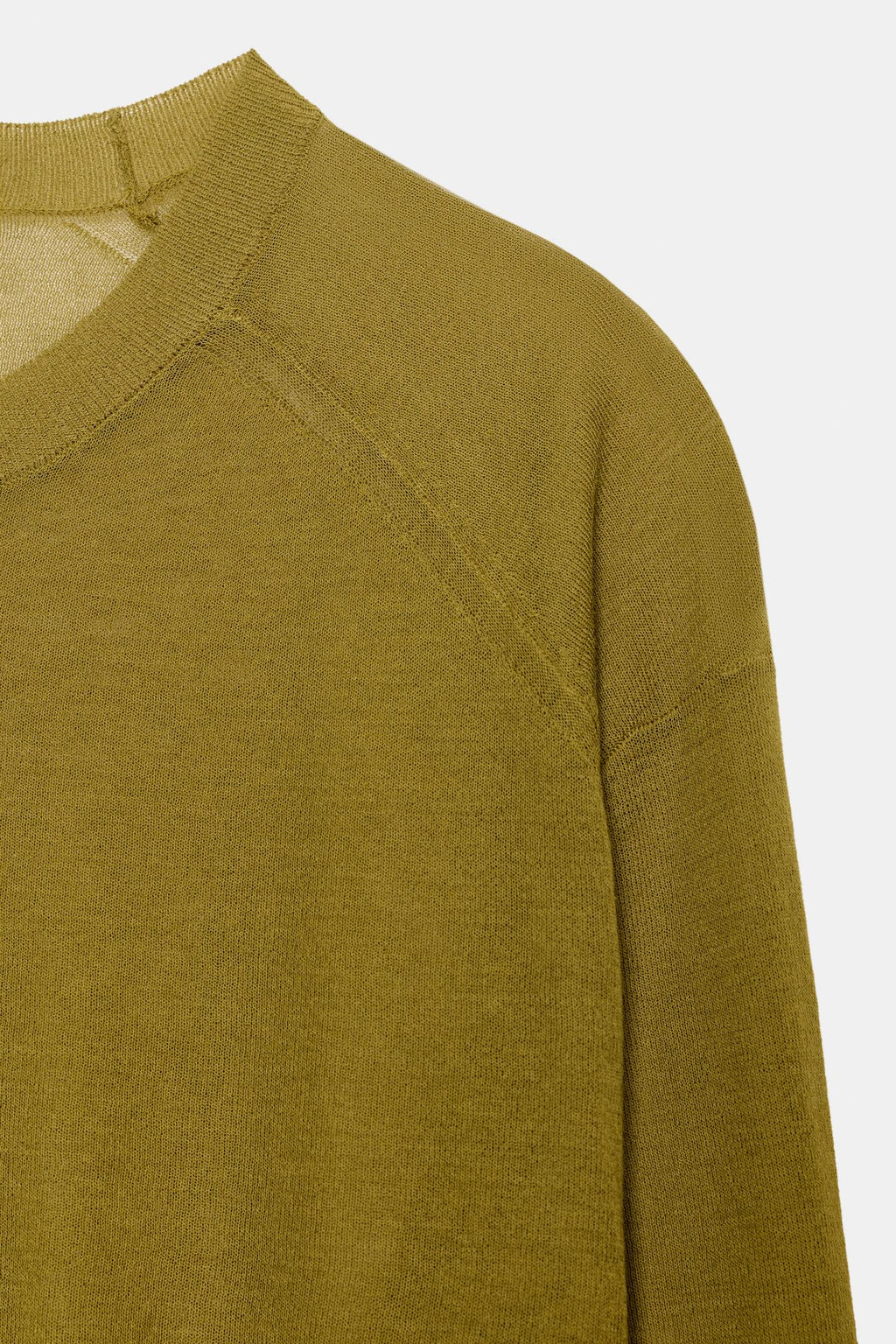 PULL EN MAILLE AVEC COUTURES AUX ÉPAULES