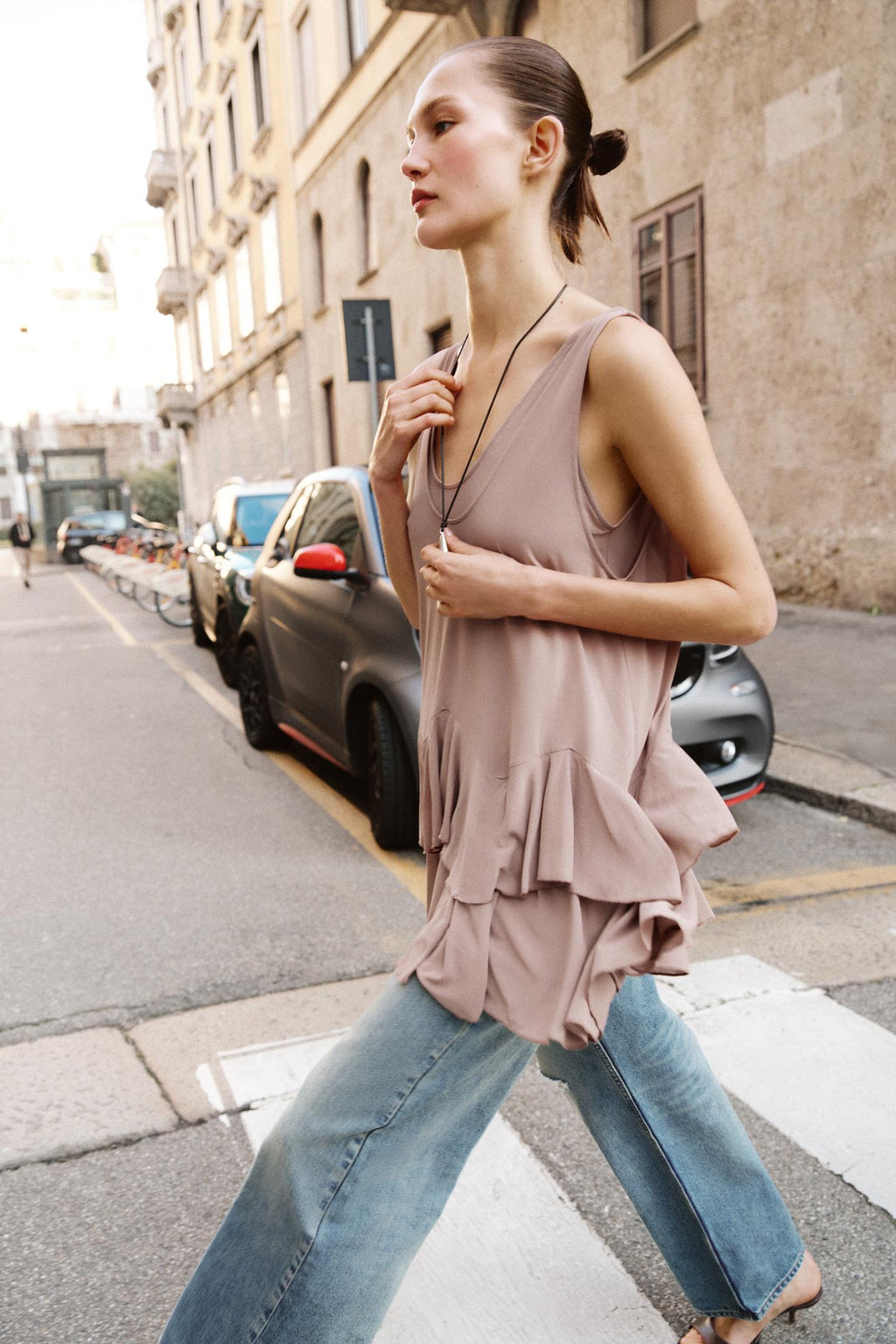ROBE COURTE À VOLANTS