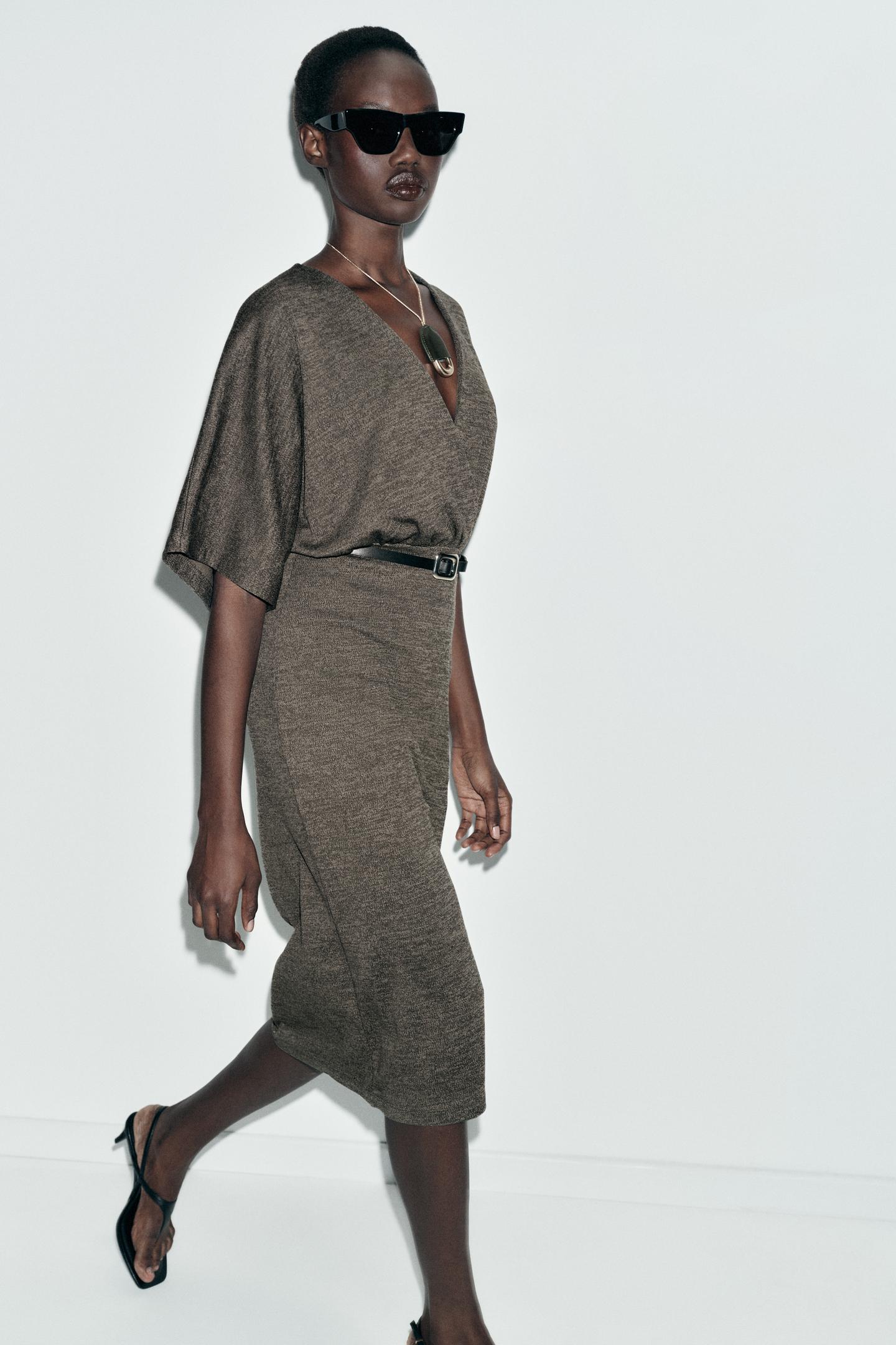 ROBE MI-LONGUE EN PIQUÉ AVEC CEINTURE