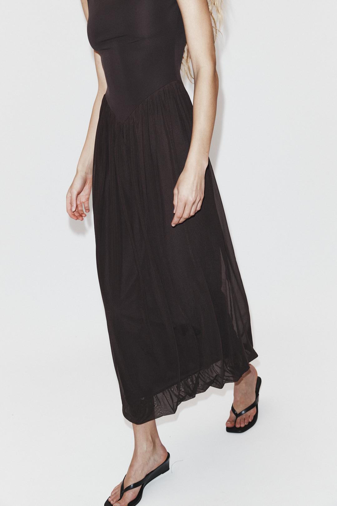 Robe longue combinée en tulle