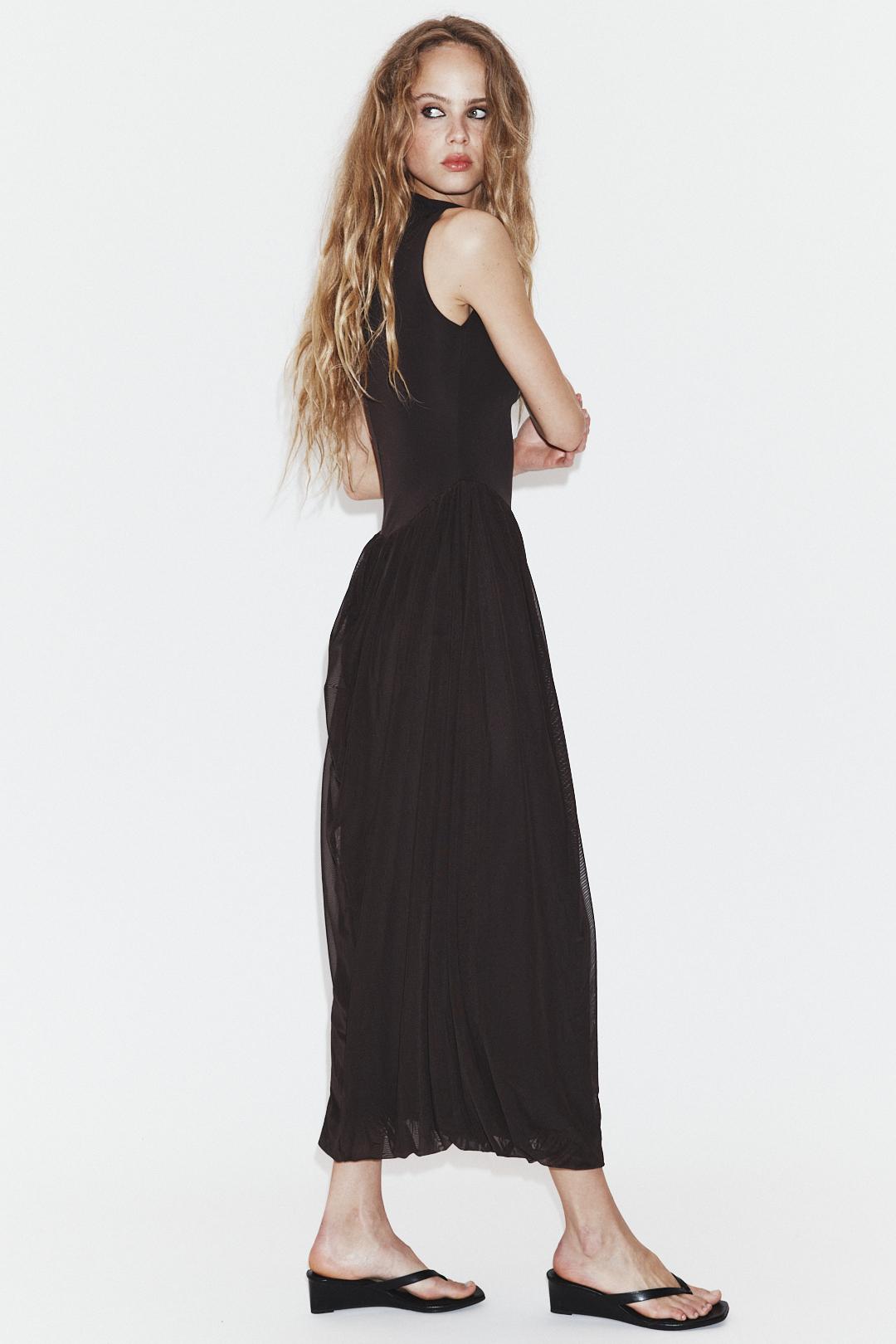 Robe longue combinée en tulle