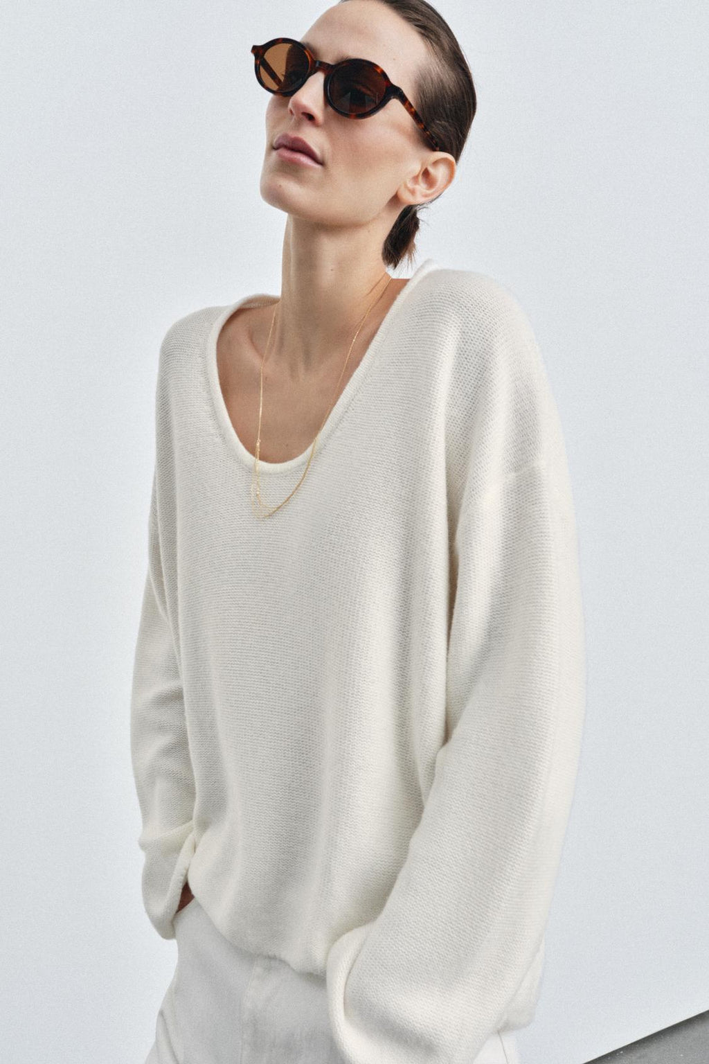PULL EN MAILLE À DÉCOLLETÉ ARRONDIE