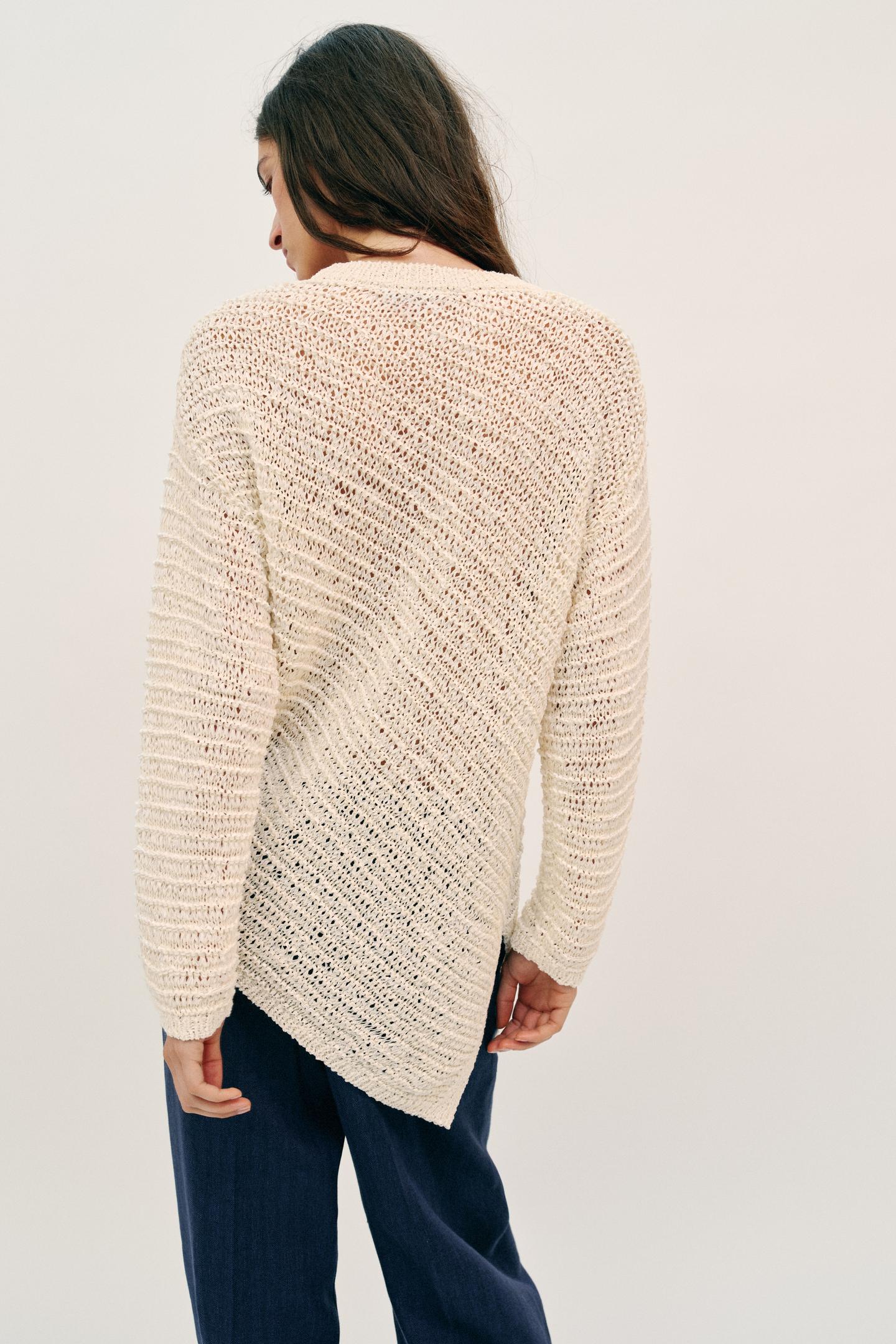 PULL OVERSIZE EN MAILLE ASYMÉTRIQUE