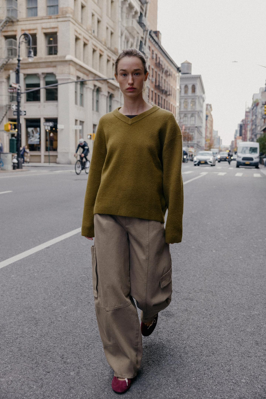 PULL EN MAILLE UNIE COL EN V