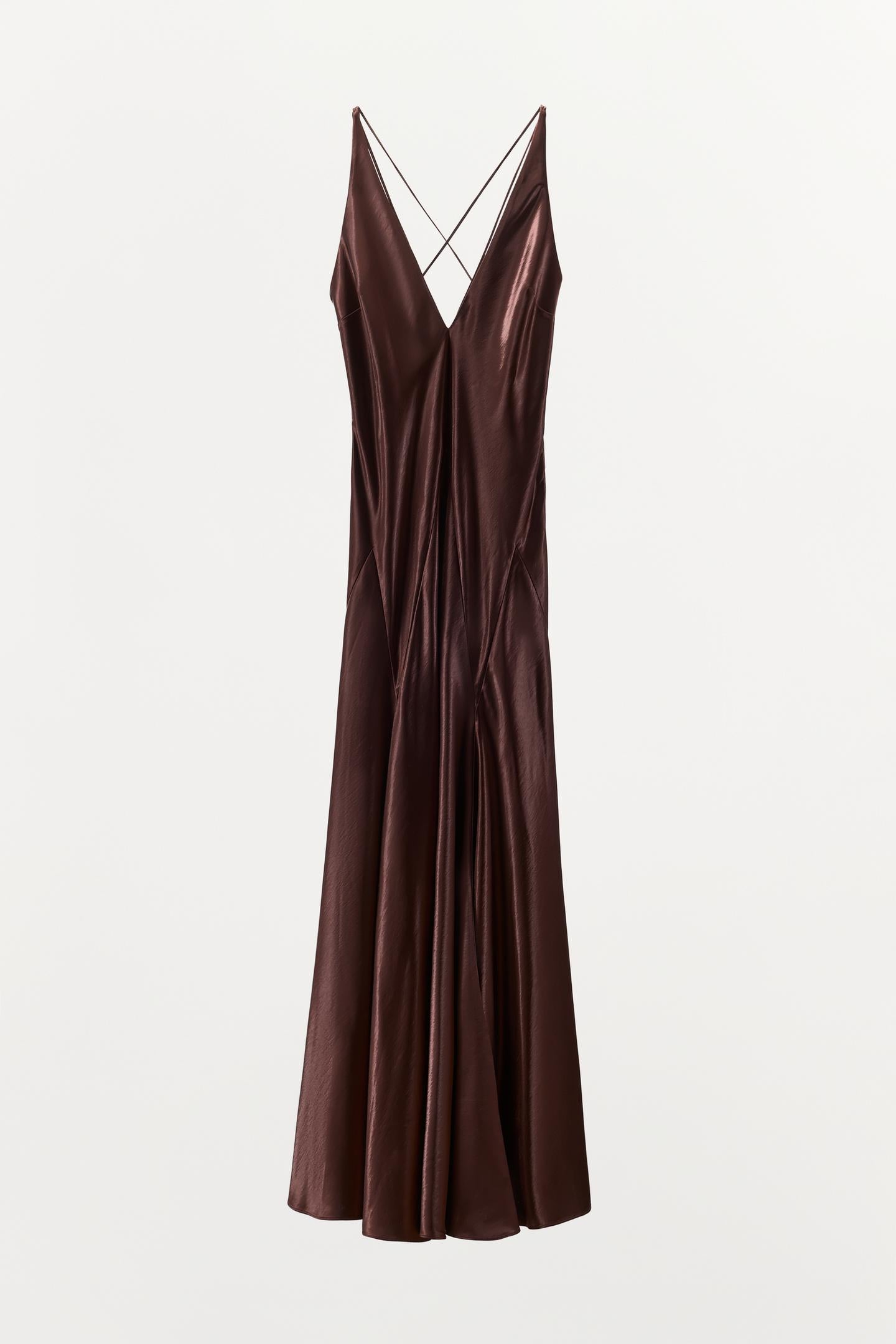 ROBE LONGUE SATINÉE AVEC VOLUME