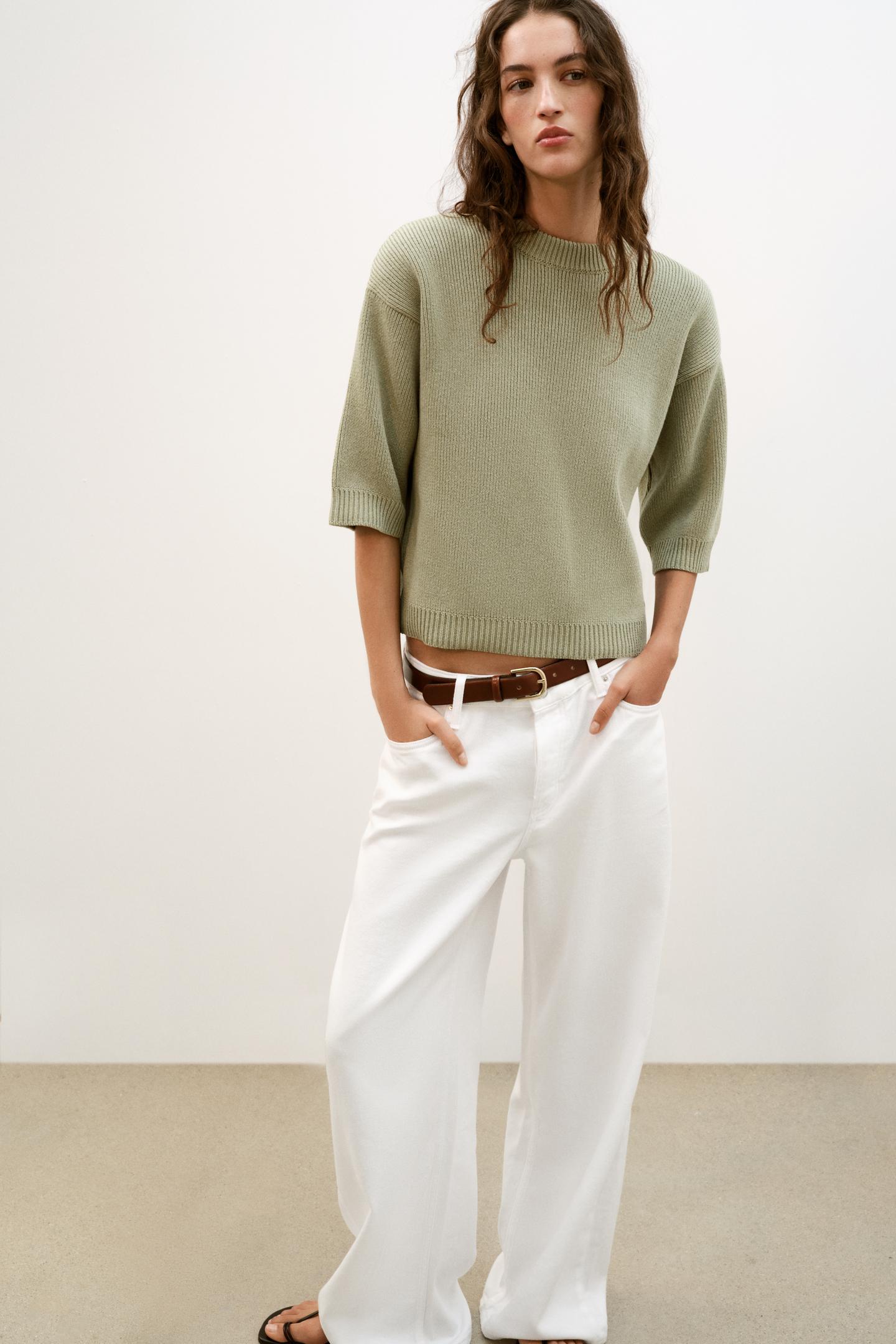 PULL EN MAILLE AVEC ÉPAULETTES