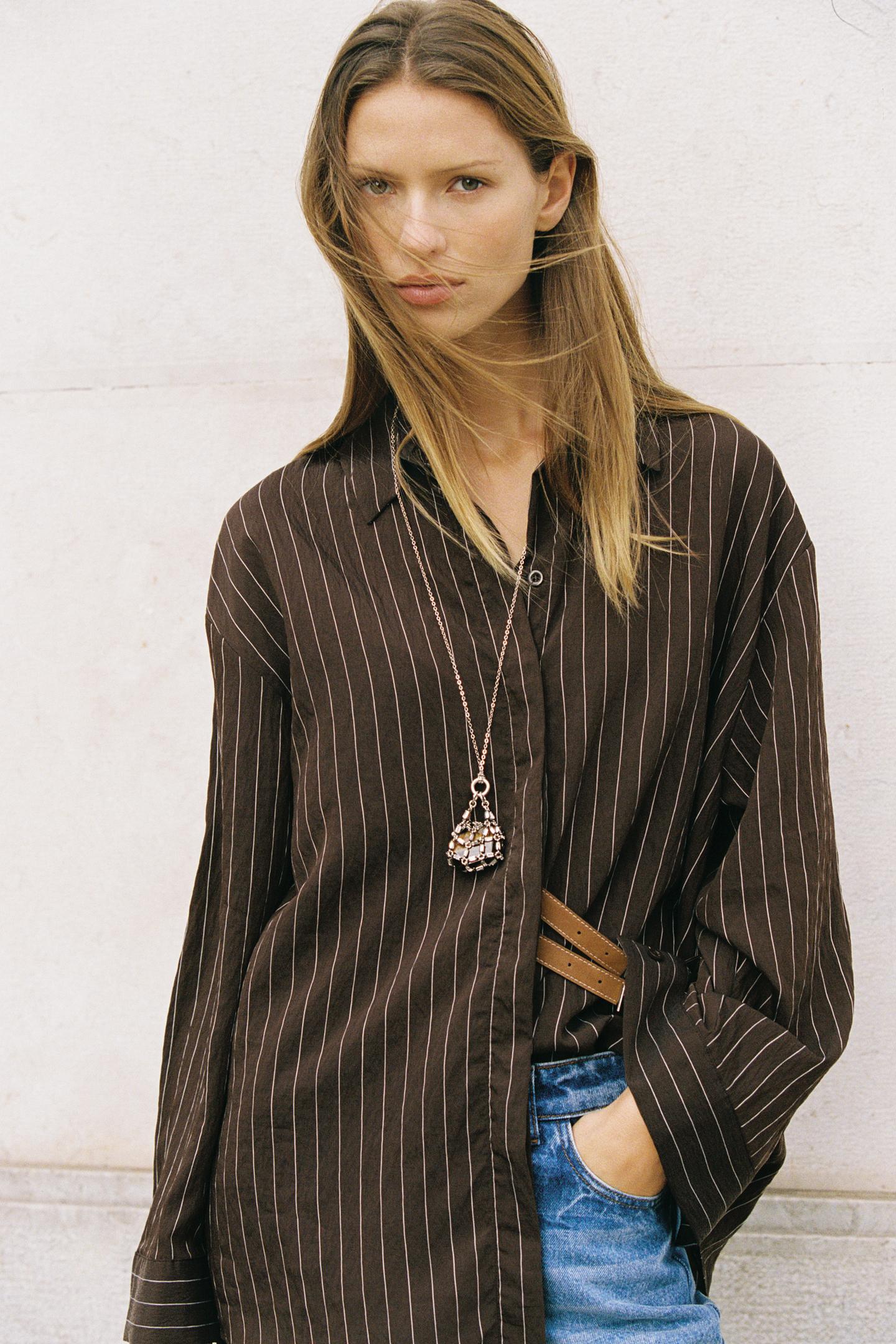 CHEMISE À RAYURES ET BOUCLES
