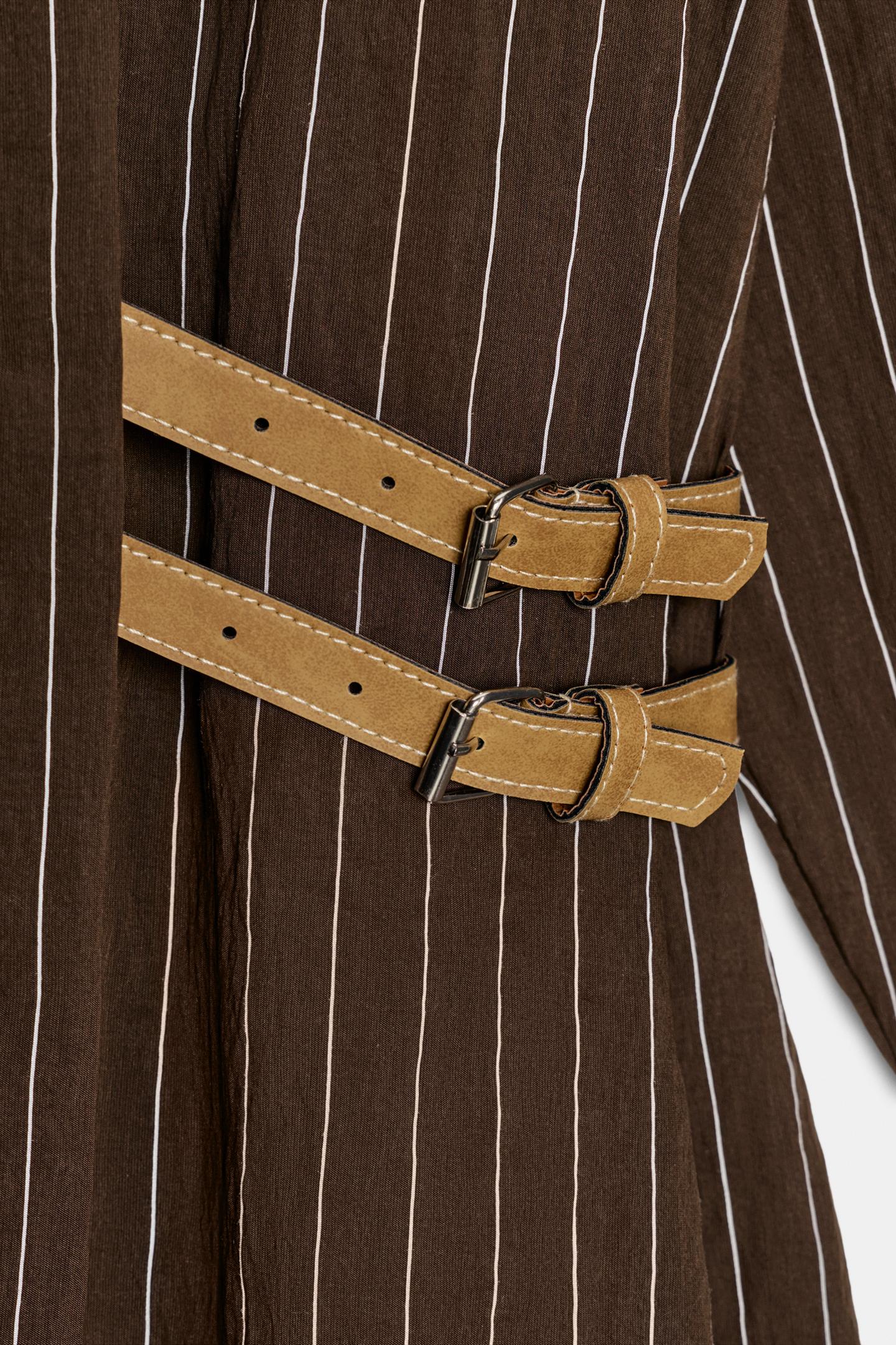 CHEMISE À RAYURES ET BOUCLES
