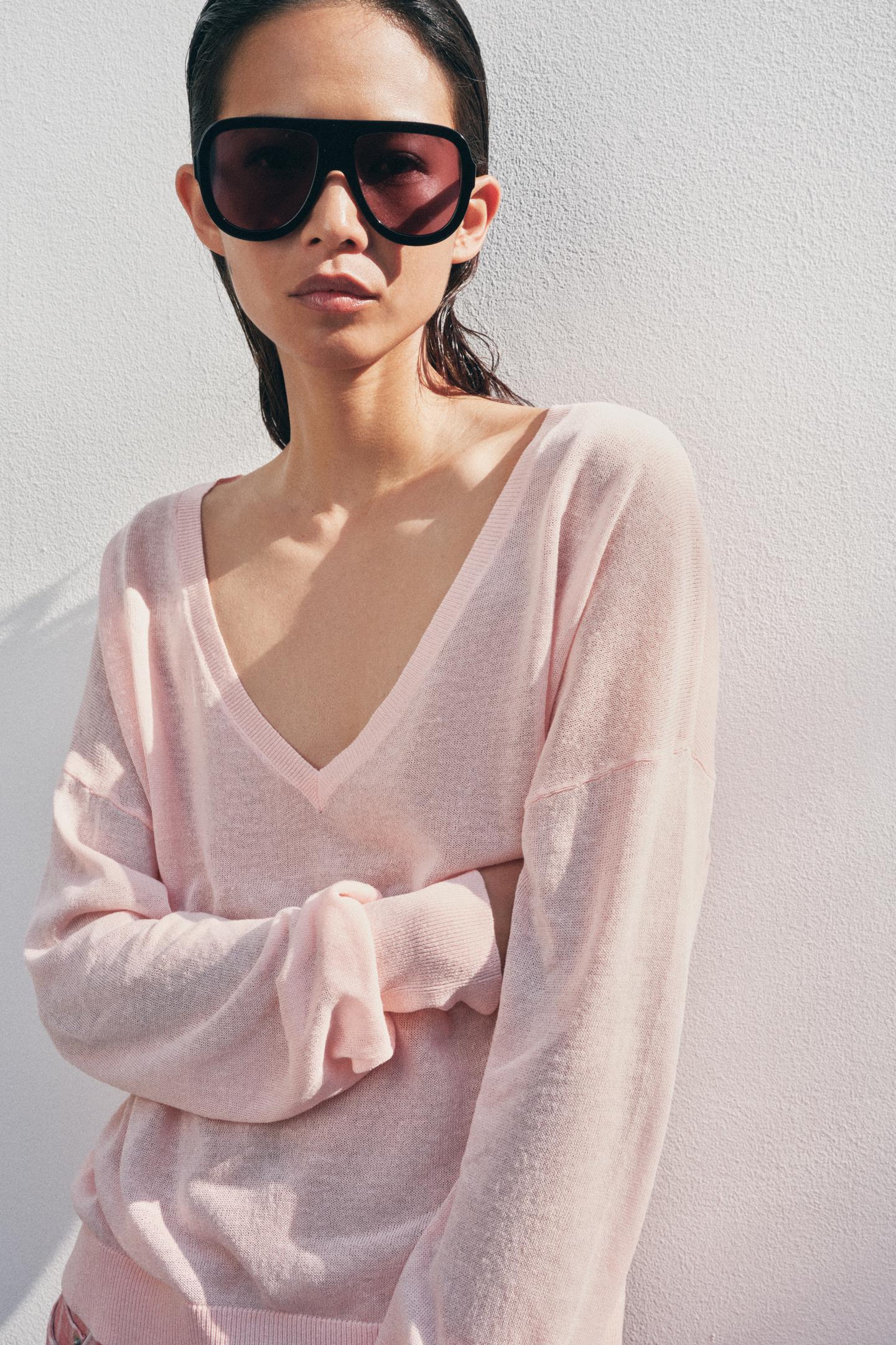 PULL EN MAILLE FINE COL EN V