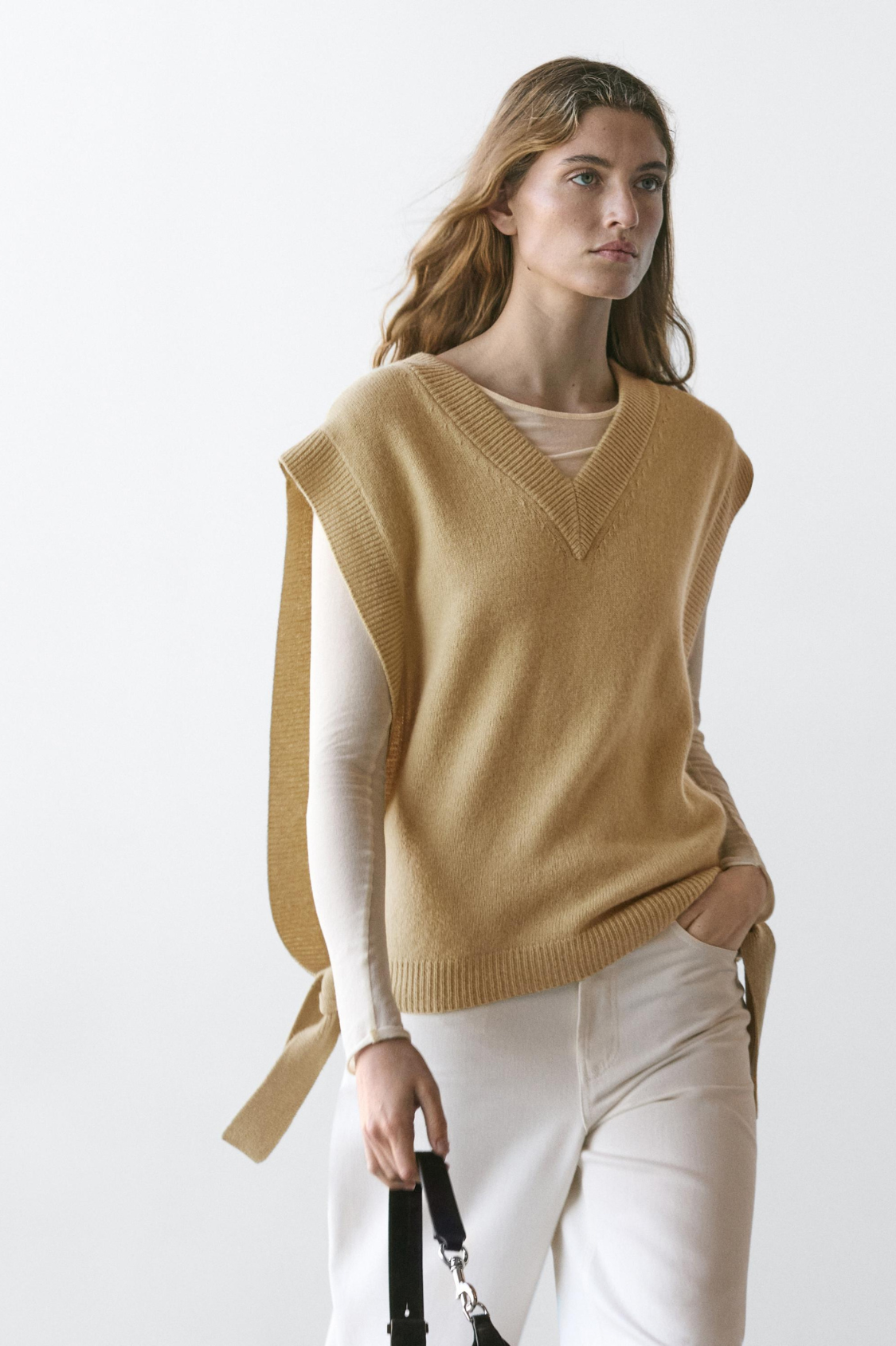 PLASTRON À COL EN V AVEC NŒUDS