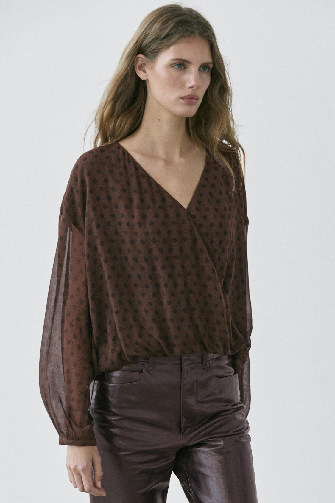 BLOUSE FLUIDE CACHE-CŒUR À POIS