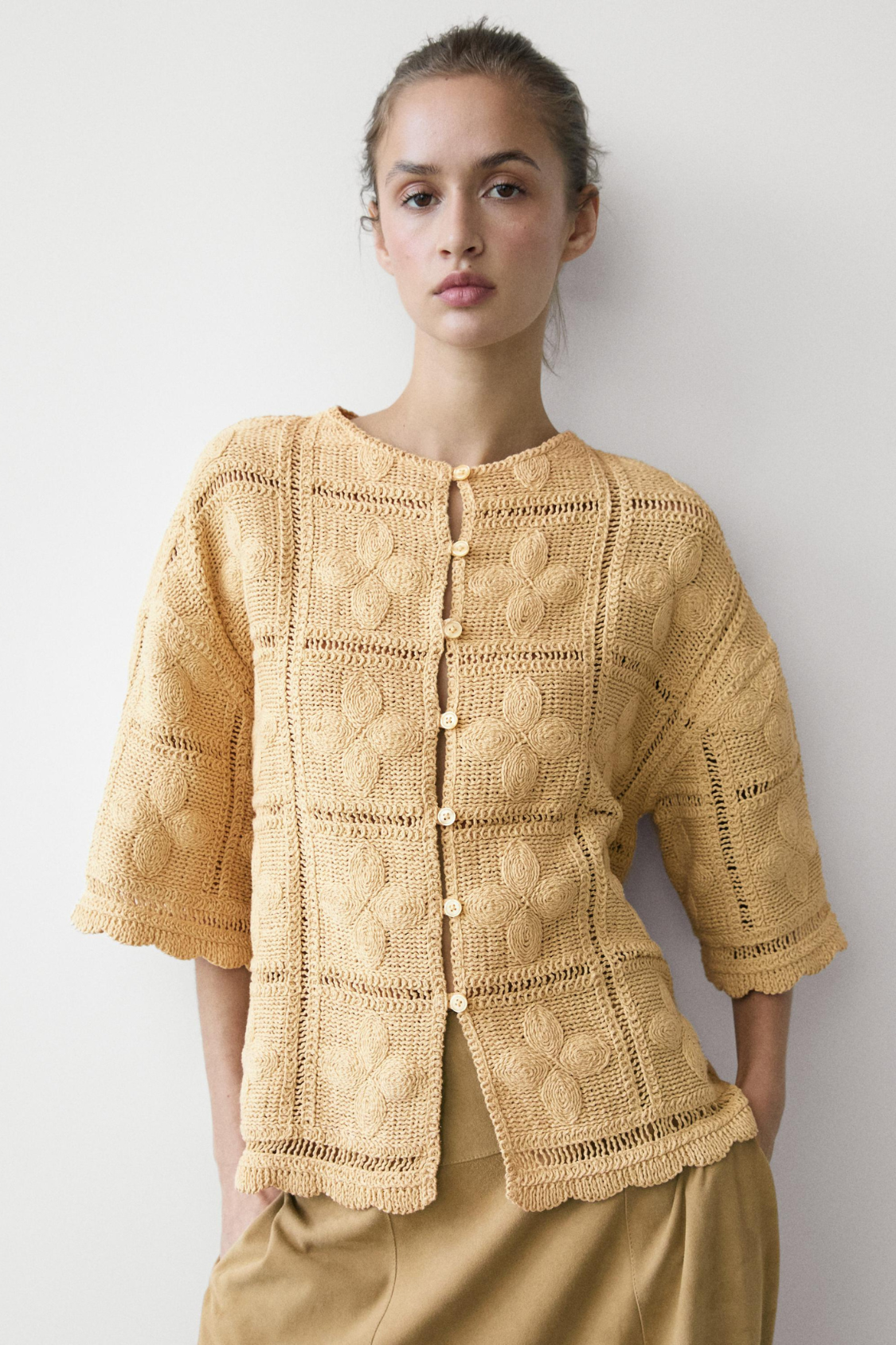 VESTE EN MAILLE AJOURÉE ET CROCHET
