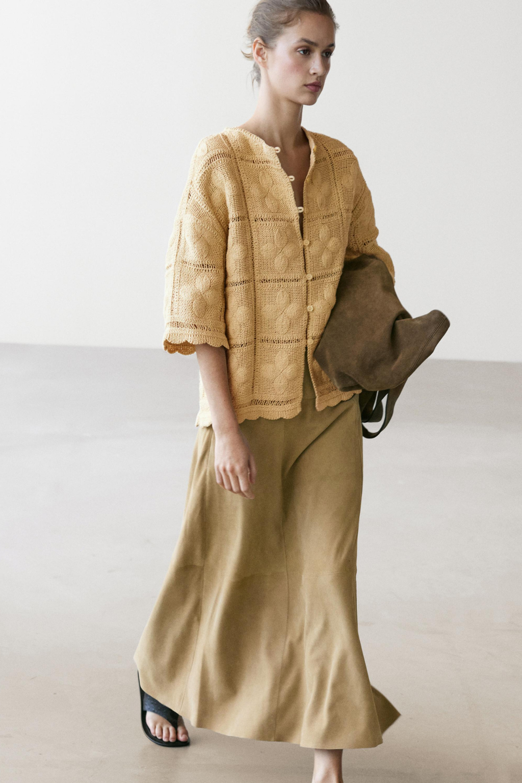 VESTE EN MAILLE AJOURÉE ET CROCHET