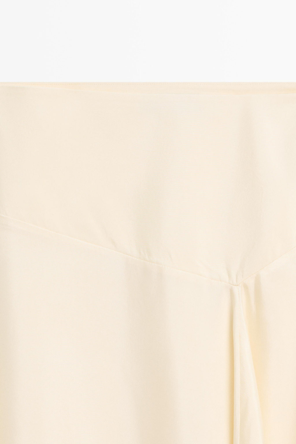JUPE ASYMÉTRIQUE DÉTAIL LINGERIE