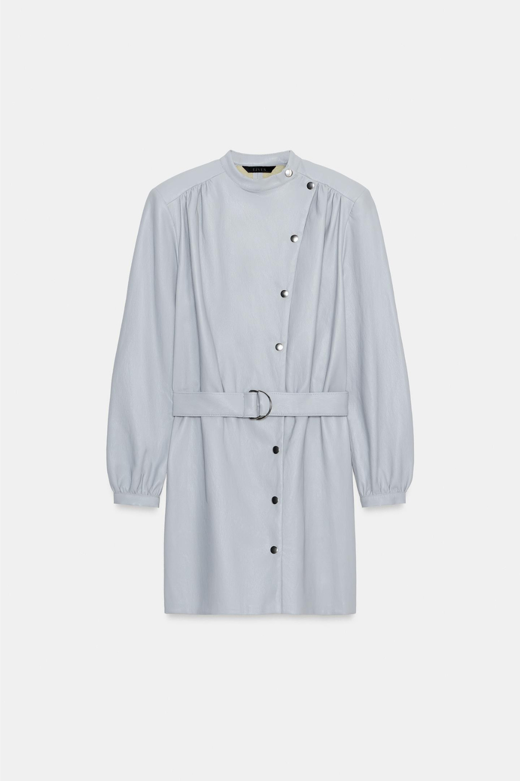 ROBE COURTE MATIÈRE SYNTHÉTIQUE AVEC CEINTURE